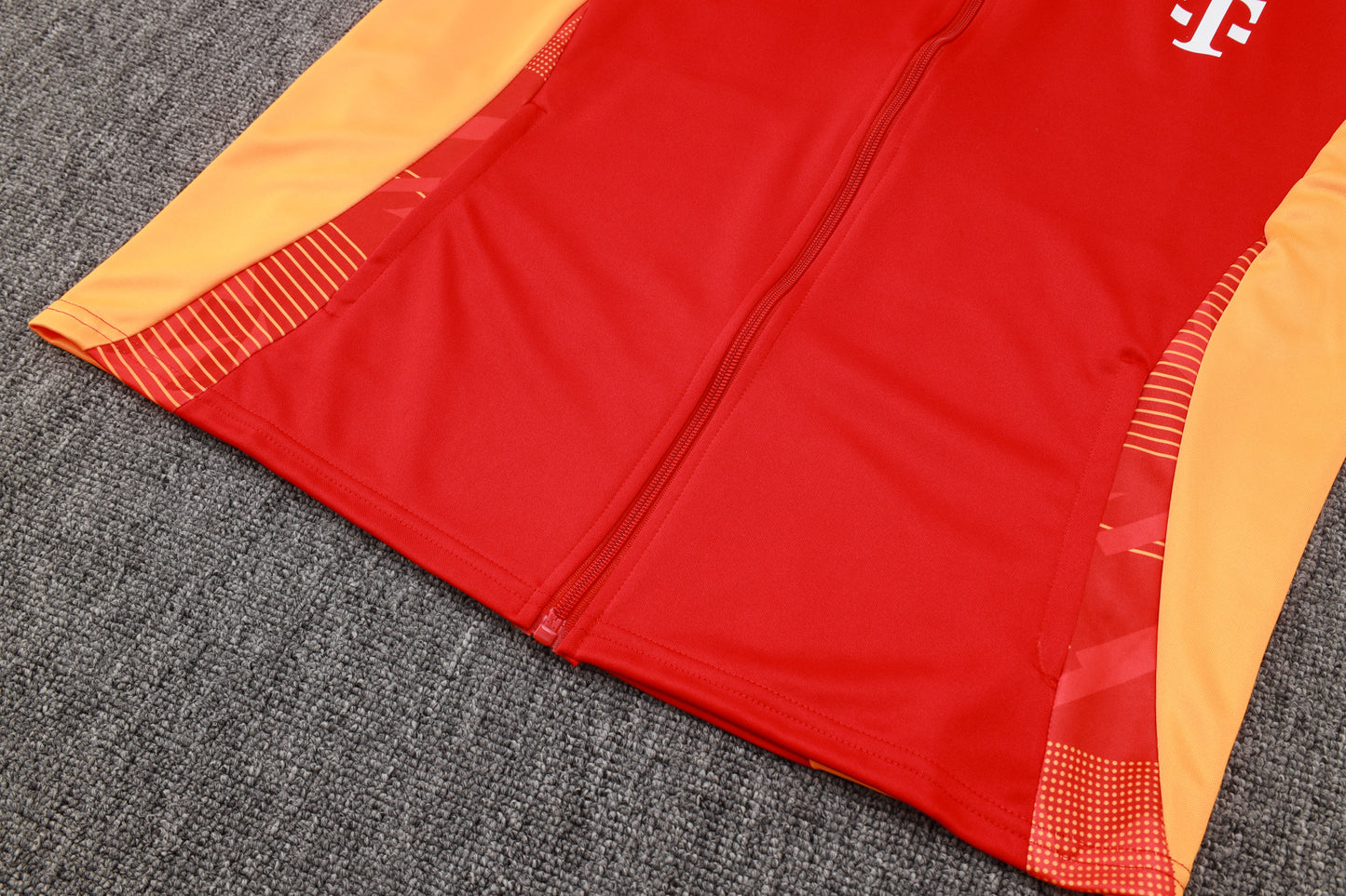 Chandal Bayern Munich 24-25, cremallera completa, Modelo 1